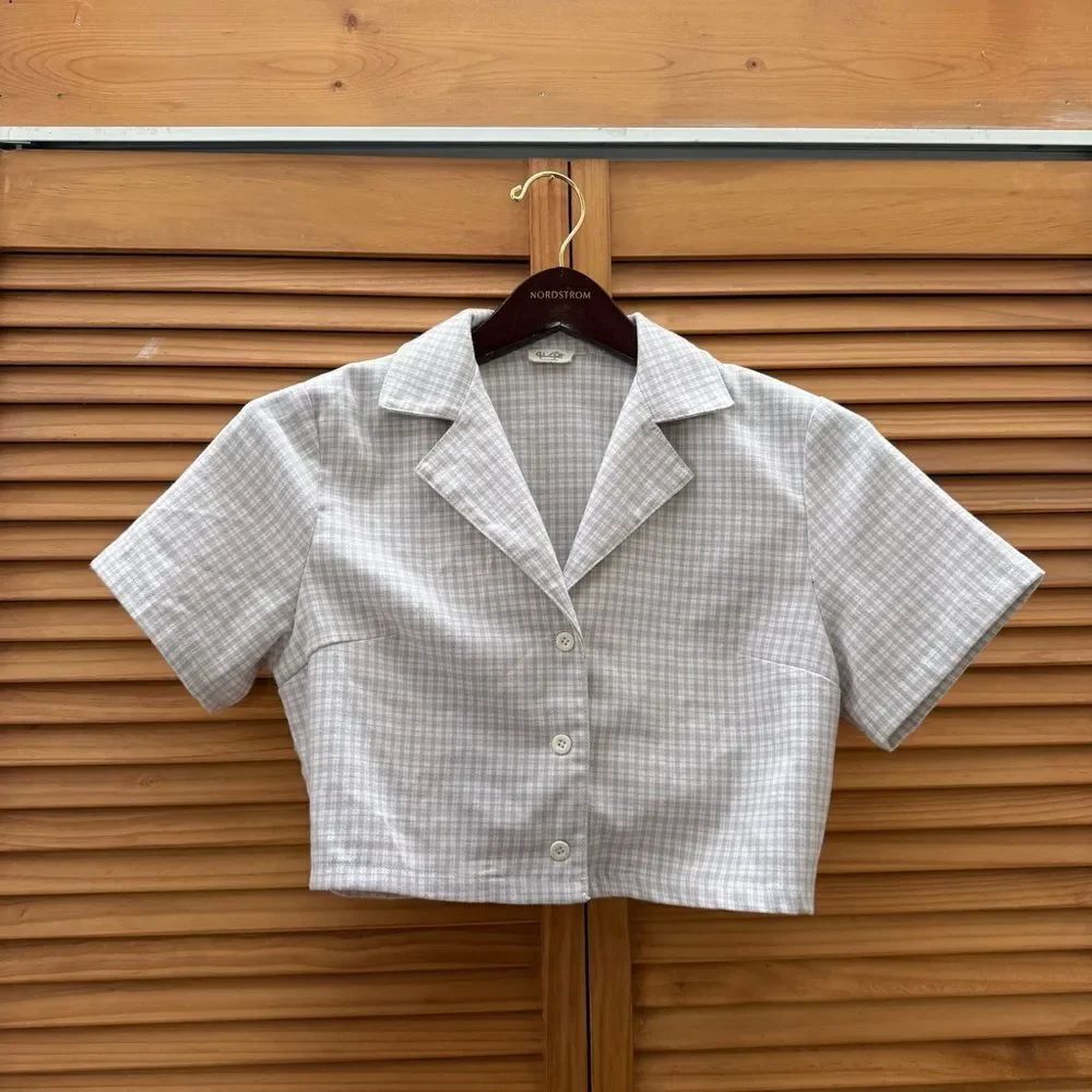 Brandy Melville Crop Botton Up size small